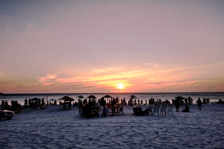 Pôr do Sol na Praia Grande  em Arraial do Cabo