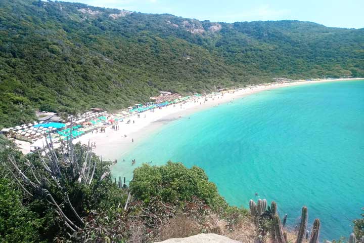 Praia do Forno em Arraial do Cabo