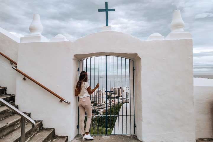 Imagem do Portão de acesso a Ruína do Escravos com vista para Vila Velha