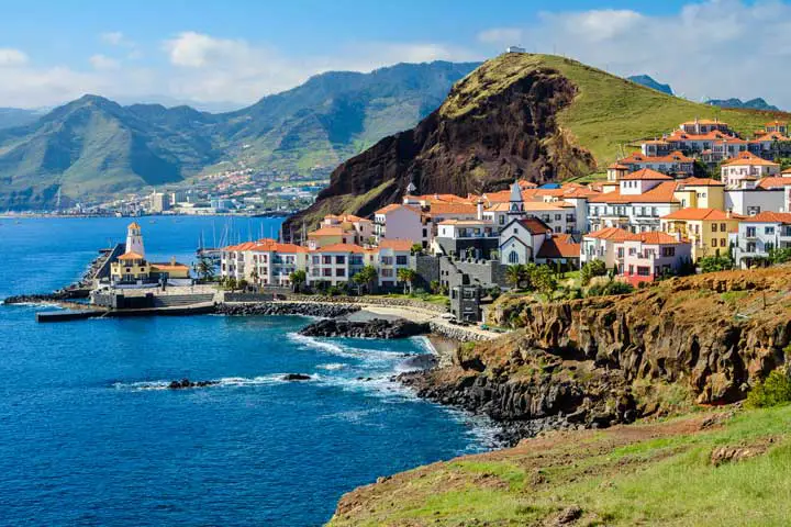 Imagem do Arquipélago da Madeira em Portugal, eleita a ilha mais linda da Europa.