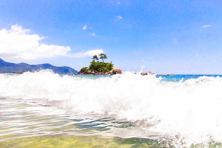 Praia de Castelhanos pelo mar