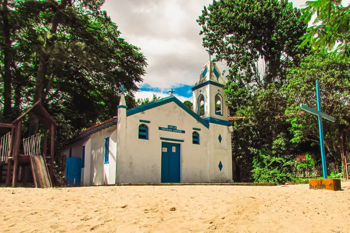 Igreja na Praia da Armação