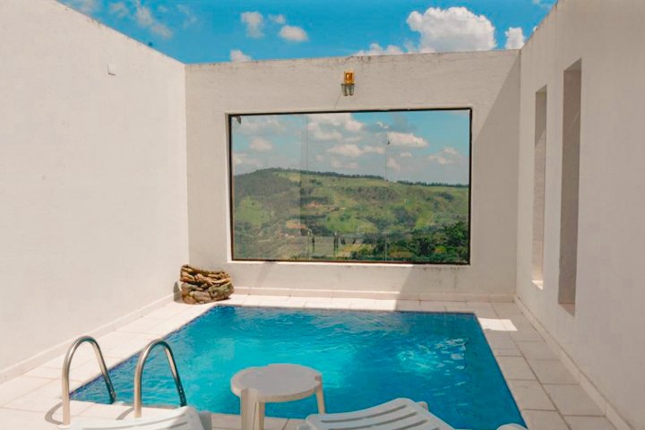 Hotel com piscina privativa em Serra Negra SP