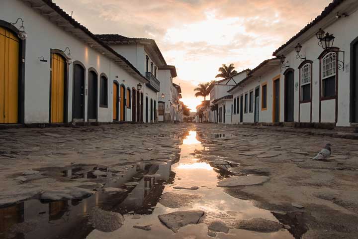 As ruas do Centro Histórico costumam ficar alagadas