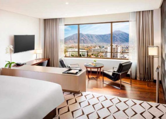Hotel com vista para a Cordilheira dos Andes em Santiago