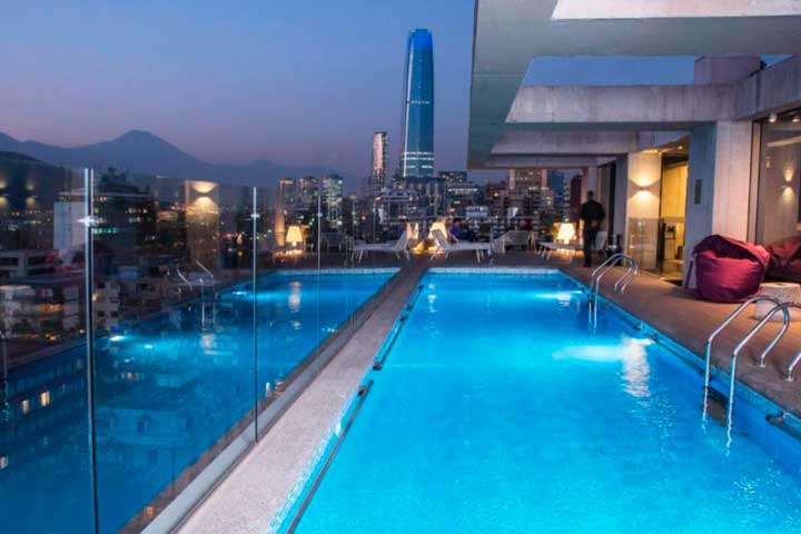 Piscina do Solace Hotel Santiago