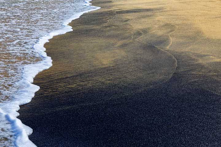 Praia da Areia Preta em Guarapari