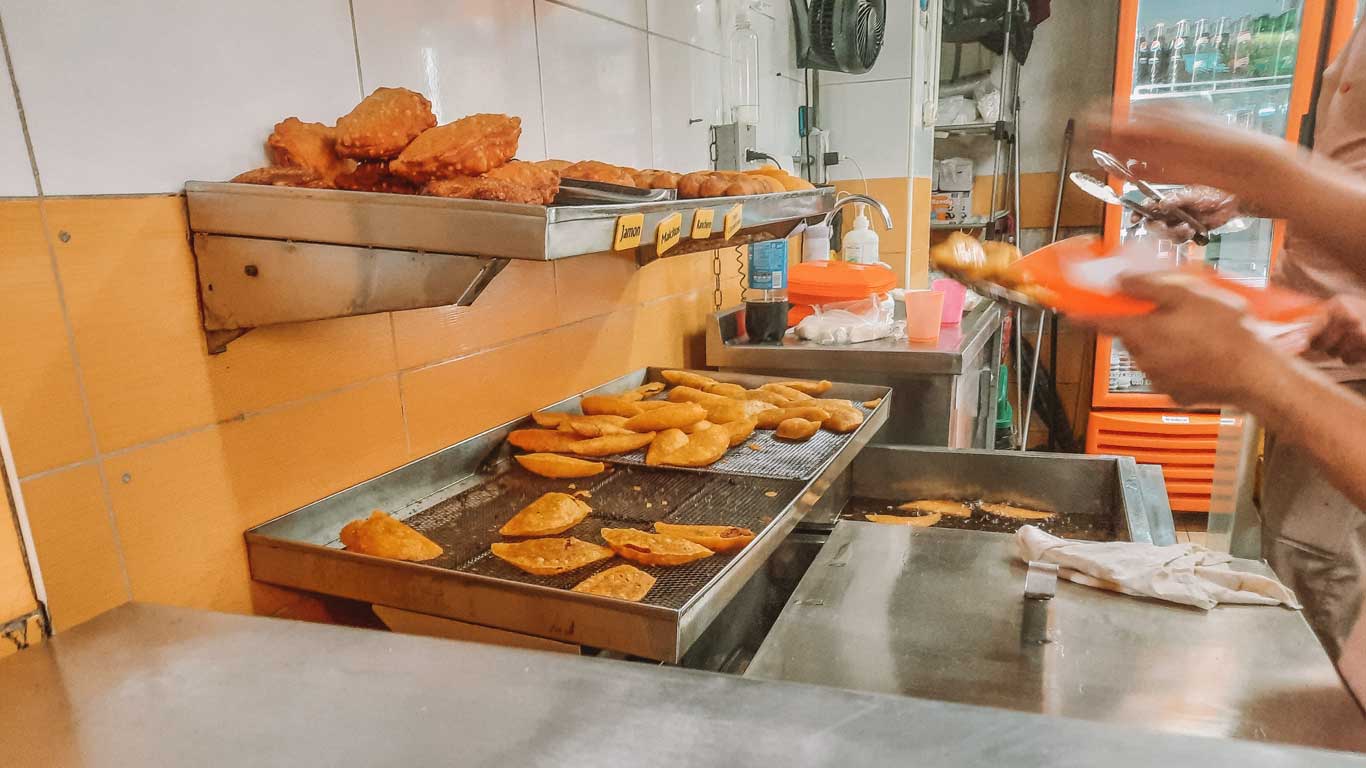 Free Tour Gastronômico de Medellín, Arepa de papa