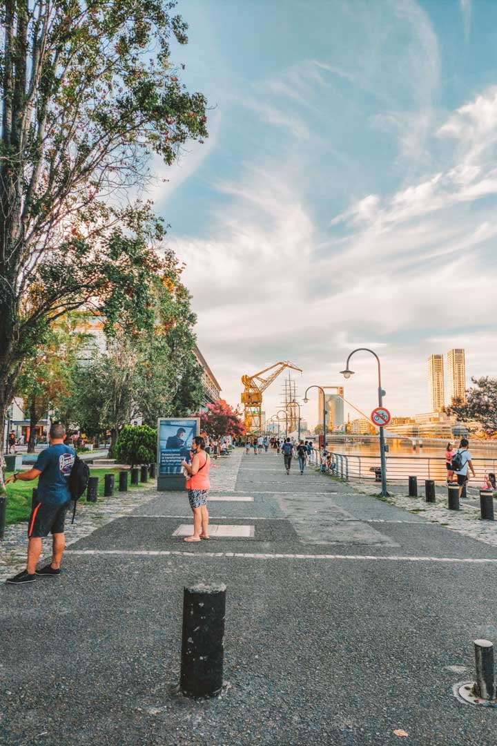 Calçadão e polo gastronômico de Puerto Madero