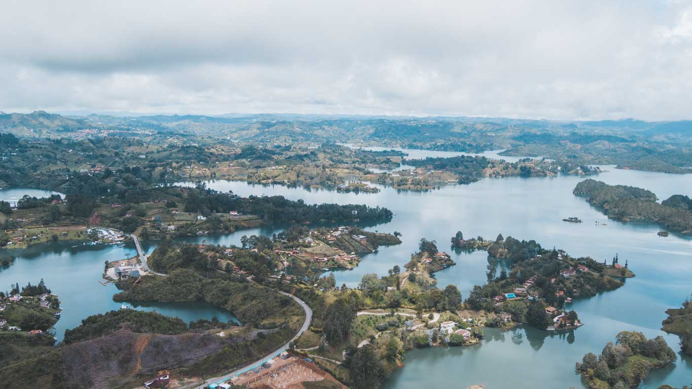 Vista da pedra El Penol em Guatapé