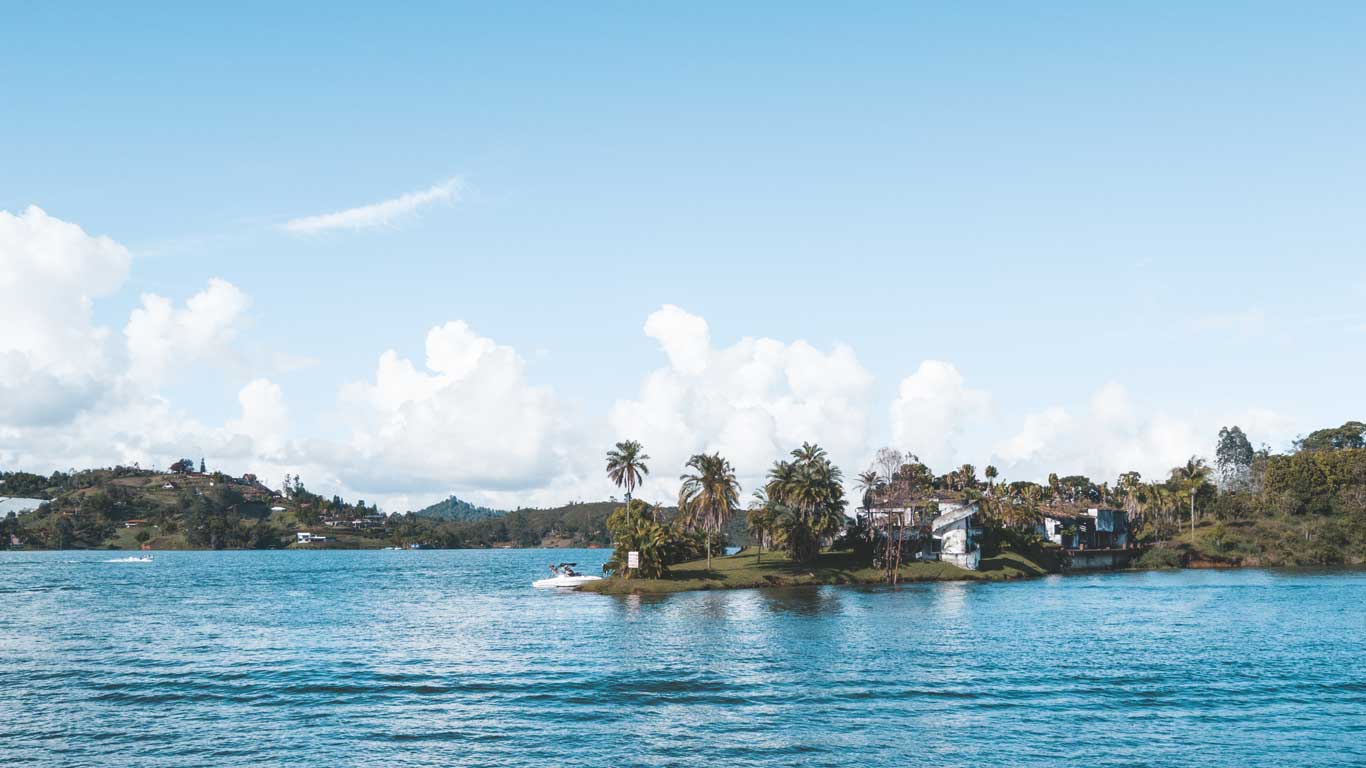 Lago de Guatapé no verão