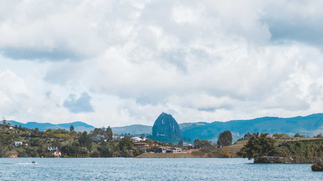 Passeio de barco em Guatapé