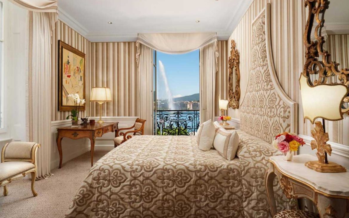 Quarto do hotel D'Angleterre em Genebra, com vista para o lago