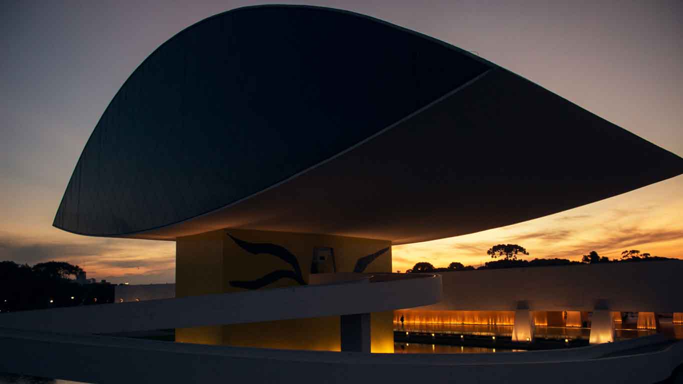 Museu Oscar Niemeyer, um dos pontos turísticos mais incríveis do Paraná