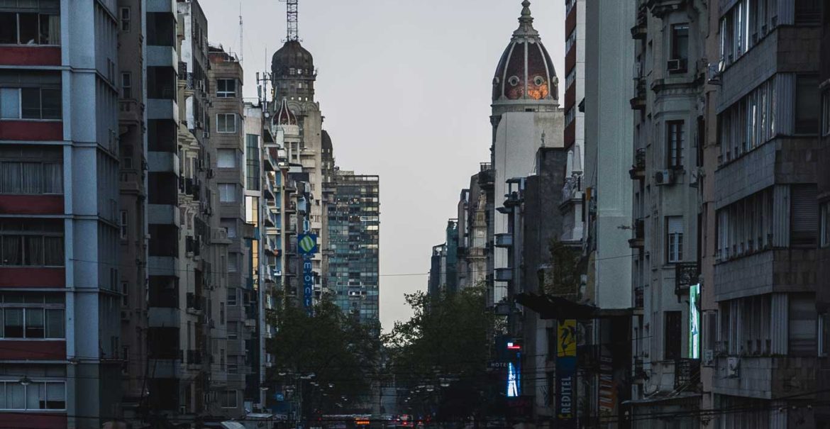 Avenida 18 de Julho, um dos principais pontos turísticos de Montevidéu