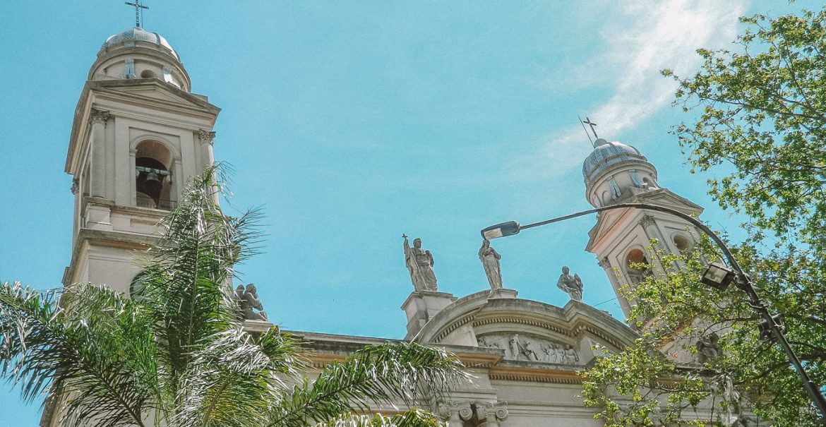 Catedral Metropolitana de Montevidéu, , um dos principais pontos  turísticos da cidade