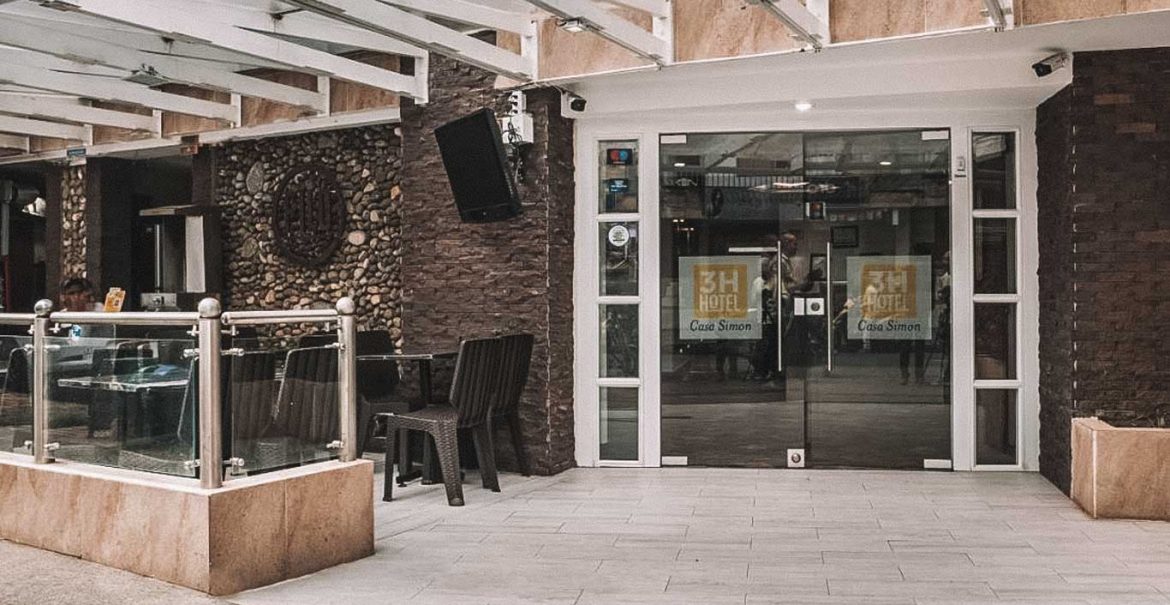 Entrada do 3H Hotel Av 70 en Laureles
