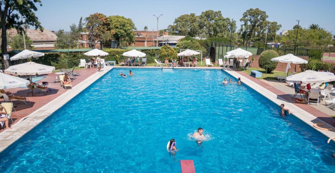 Piscina aquecida do El Mirador Hotel & Spa em Colonia del Sacramento