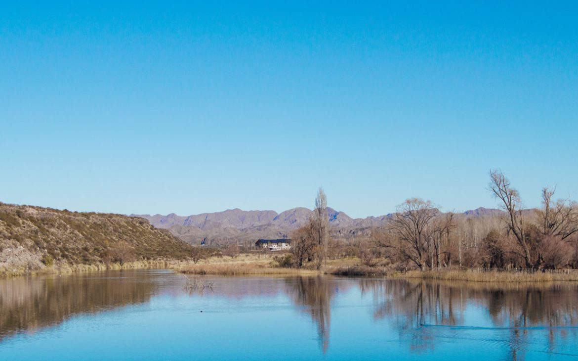 Lago em Mendoza na Argentina