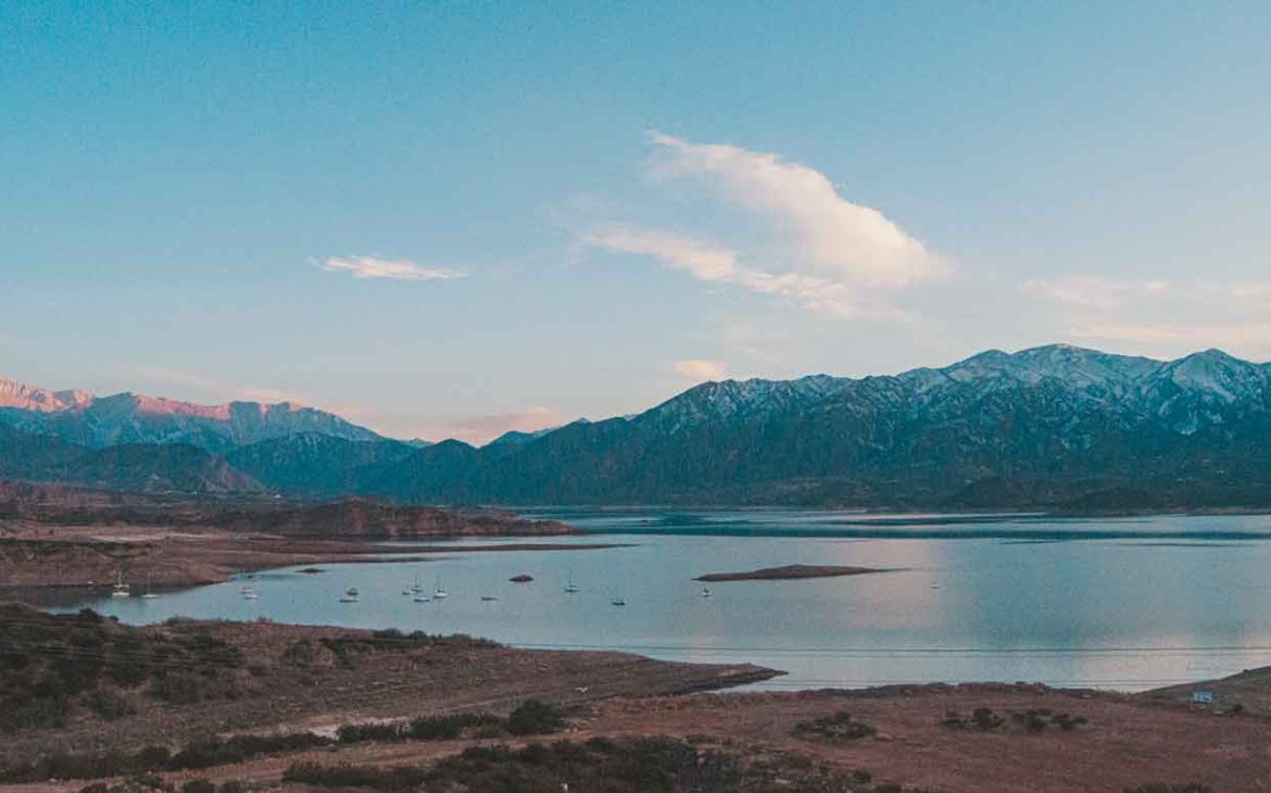 Dique Potrerillos em Mendoza, Argentina